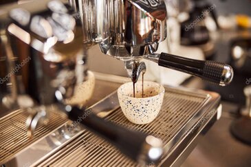 Droppskyddsbricka under tvättmaskin i tvättstuga